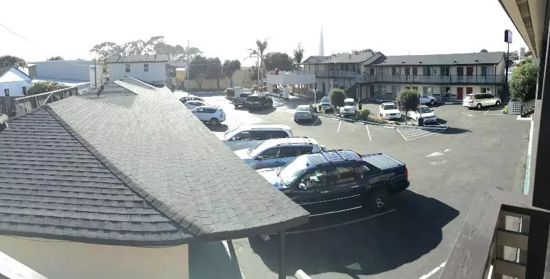 Отель Rockview Inn And Suites