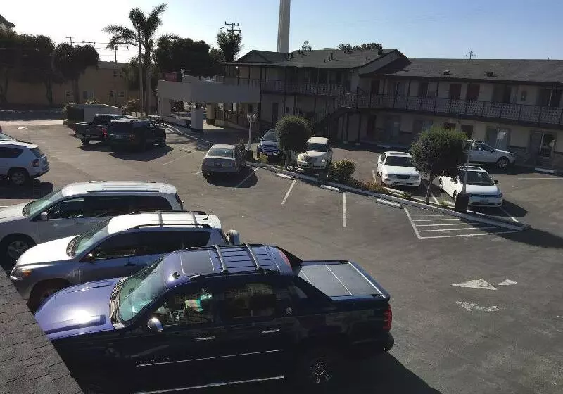 Отель Rockview Inn And Suites