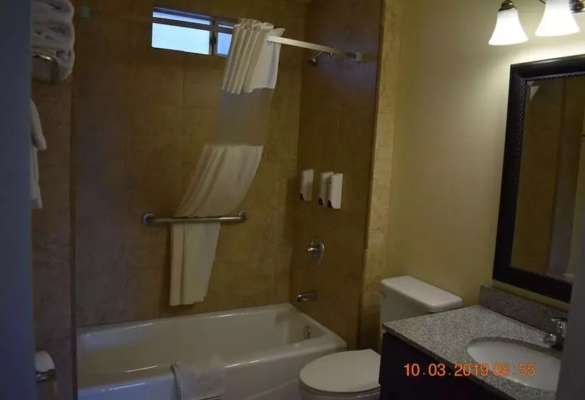 Отель Rockview Inn And Suites