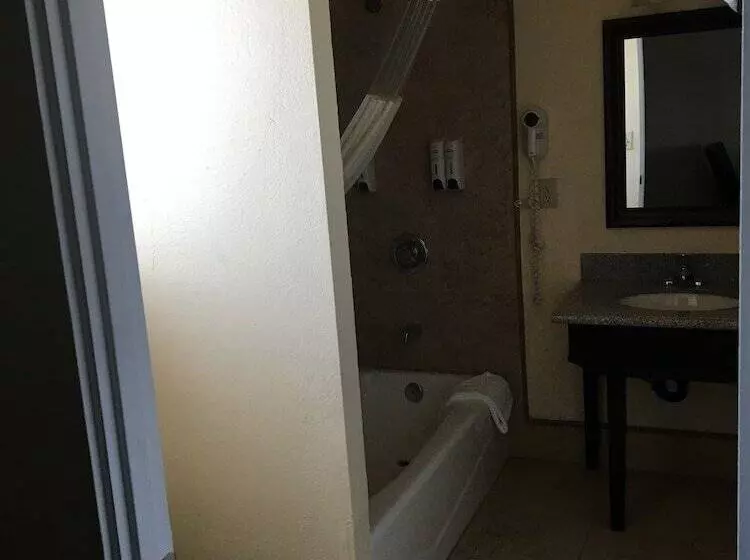 Отель Rockview Inn And Suites