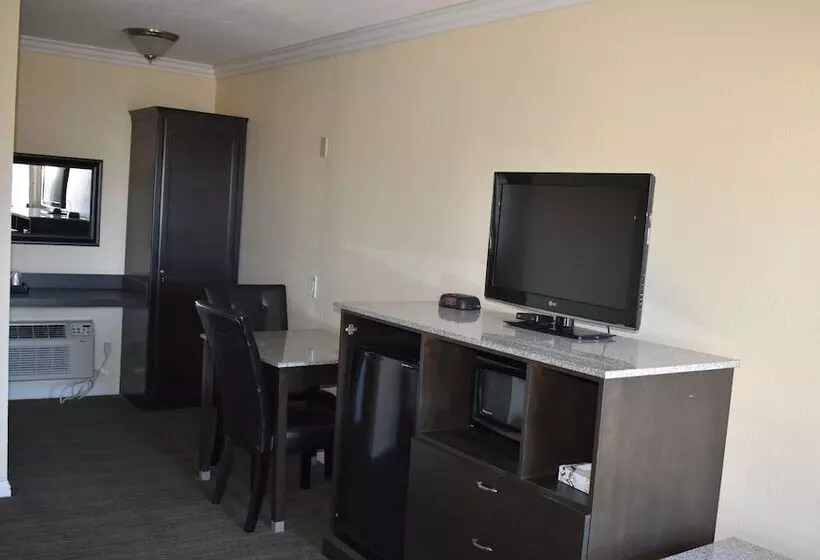 Отель Rockview Inn And Suites