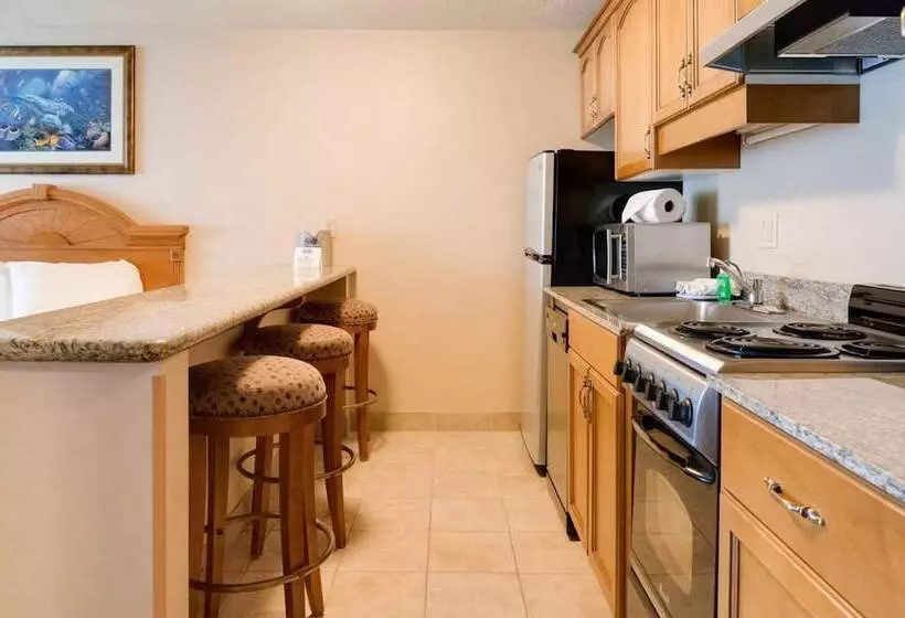 Otel Promenade Inn & Suites Oceanfront