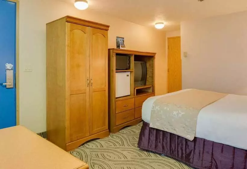 Otel Promenade Inn & Suites Oceanfront