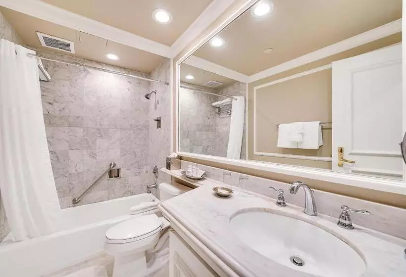 فندق Spindrift Inn