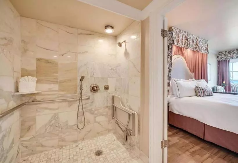 فندق Spindrift Inn