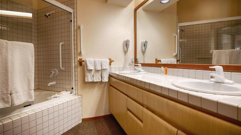 Отель Squaw Valley Lodge