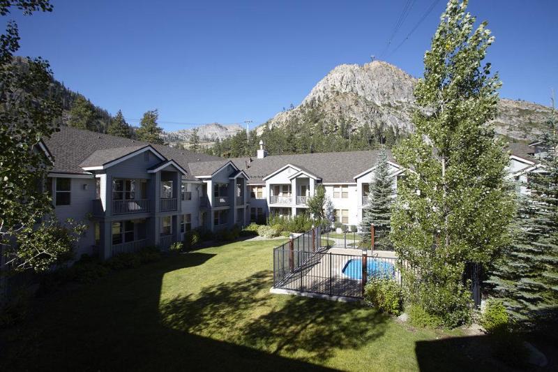 Отель Squaw Valley Lodge