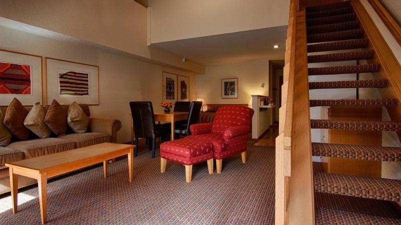 Отель Squaw Valley Lodge