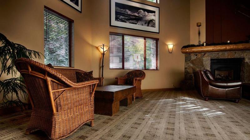 Отель Squaw Valley Lodge