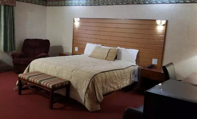 هتل Swiss Village Inn