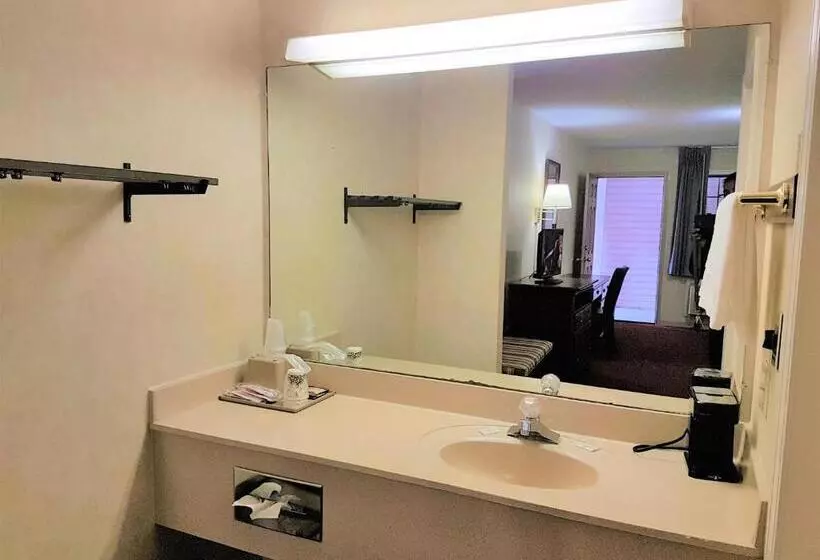 هتل Swiss Village Inn