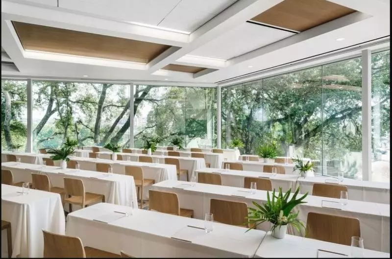 Отель The Line Austin