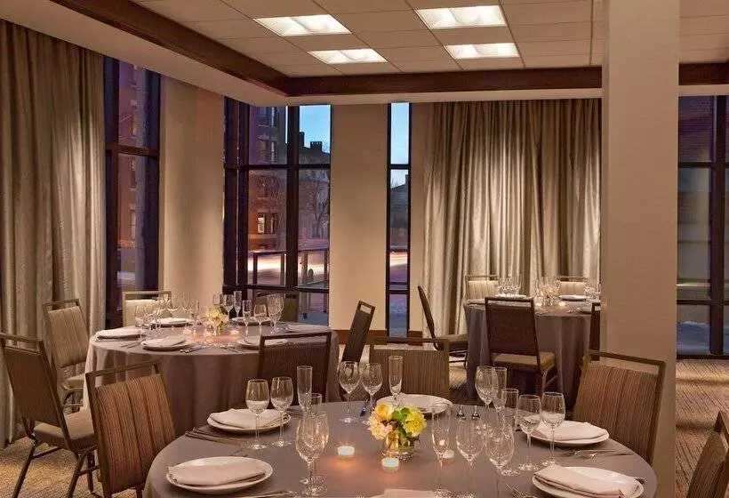 Отель The Westin Portland Harborview