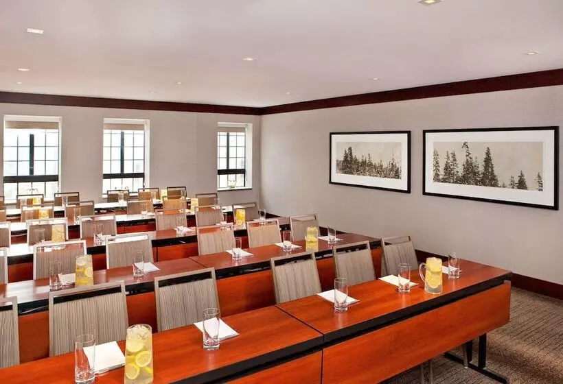 هتل The Westin Portland Harborview