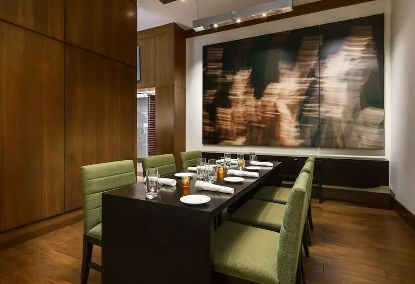 Отель The Westin Portland Harborview