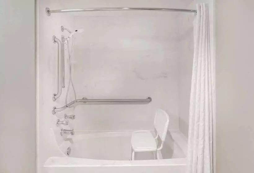 فندق على الطريق Super 8 By Wyndham Bentonville