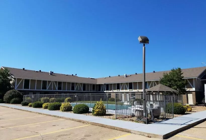 فندق على الطريق Super 8 By Wyndham Bentonville