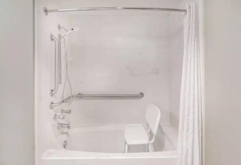 فندق على الطريق Super 8 By Wyndham Bentonville