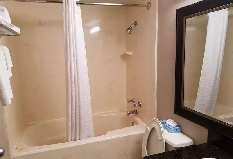 فندق على الطريق Super 8 By Wyndham Bentonville