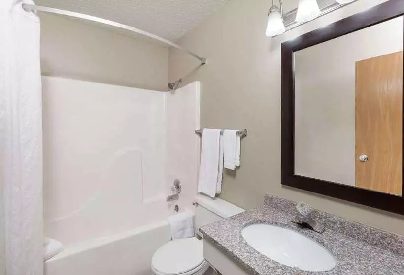 Motel Super 8 By Wyndham Manhattan Ks