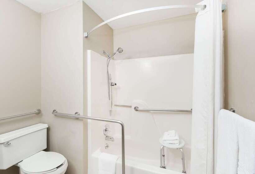 Motel Super 8 By Wyndham Manhattan Ks