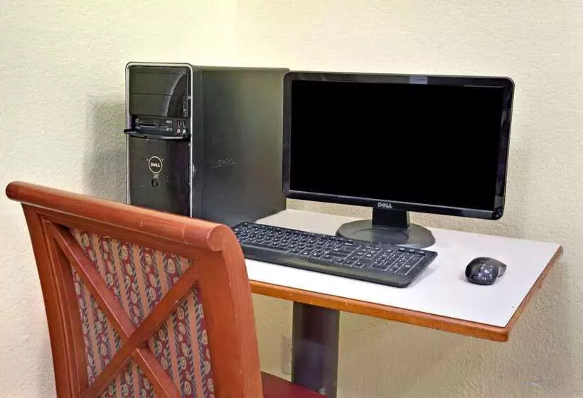 فندق على الطريق Super 8 By Wyndham Romeoville Bolingbrook