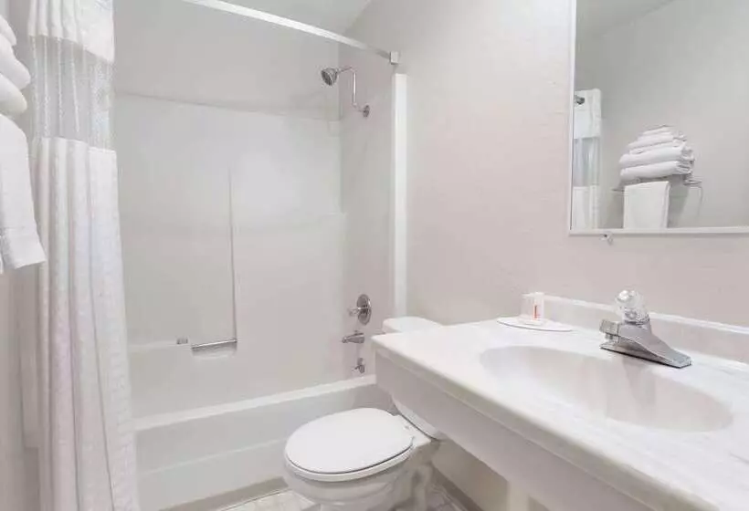 فندق على الطريق Super 8 By Wyndham Shelton