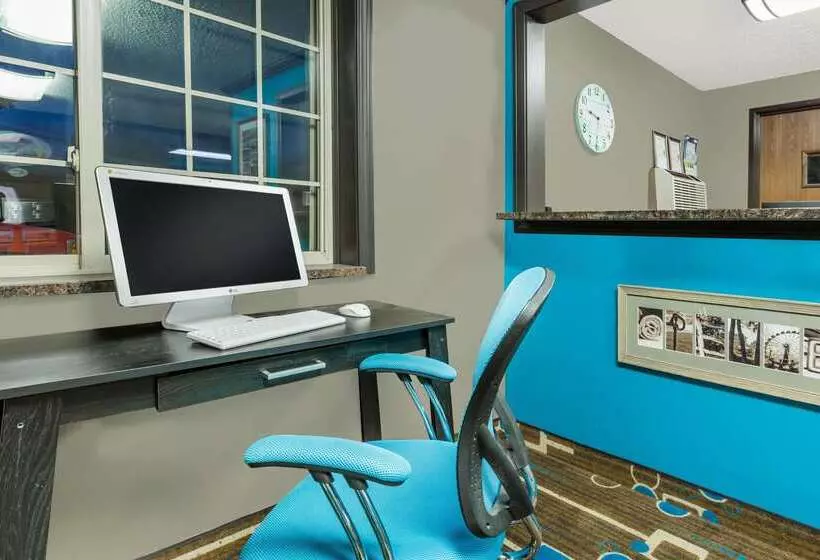 모텔 Super 8 By Wyndham Spencer