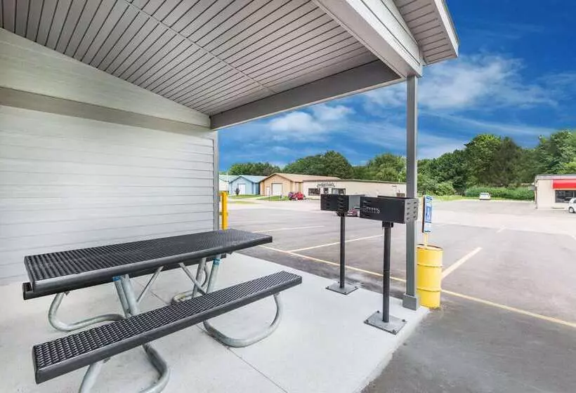 모텔 Super 8 By Wyndham Spencer