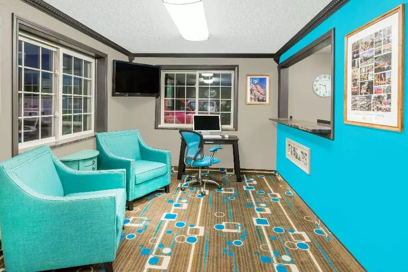 모텔 Super 8 By Wyndham Spencer