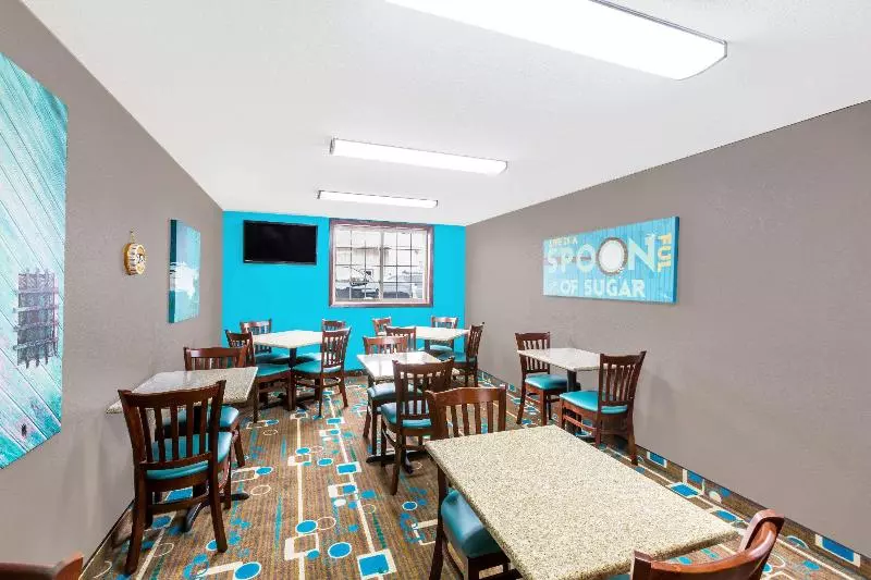 모텔 Super 8 By Wyndham Spencer