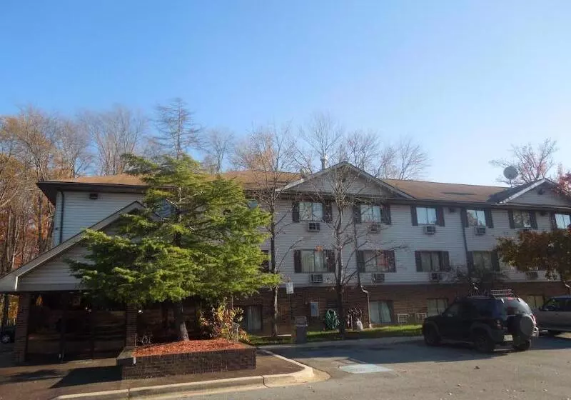 Мотель Super 8 By Wyndham Waldorf