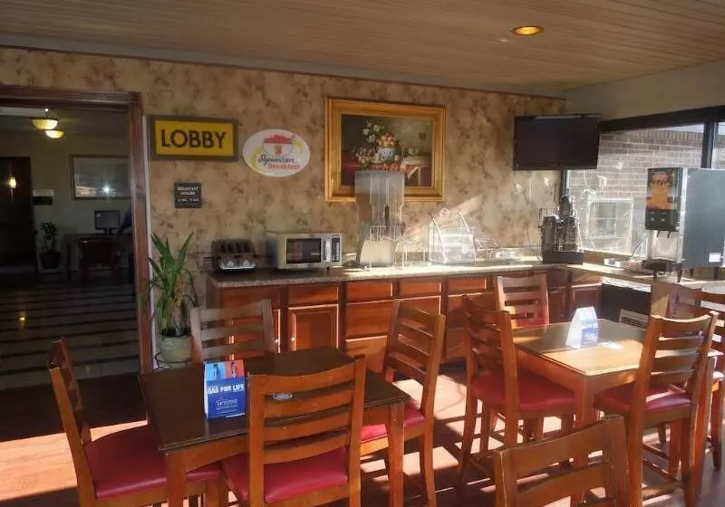 Мотель Super 8 By Wyndham Waldorf