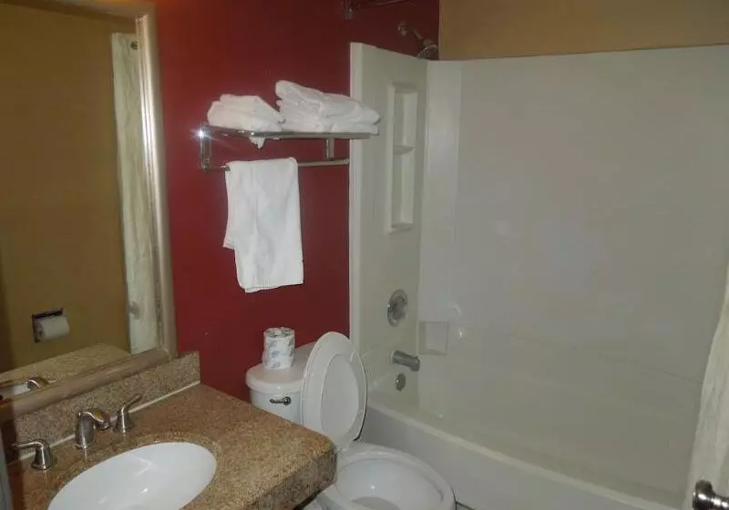 Мотель Super 8 By Wyndham Waldorf