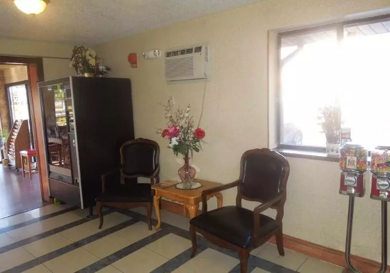 Мотель Super 8 By Wyndham Waldorf