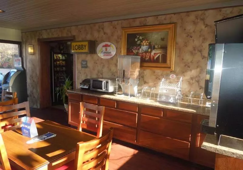 Мотель Super 8 By Wyndham Waldorf