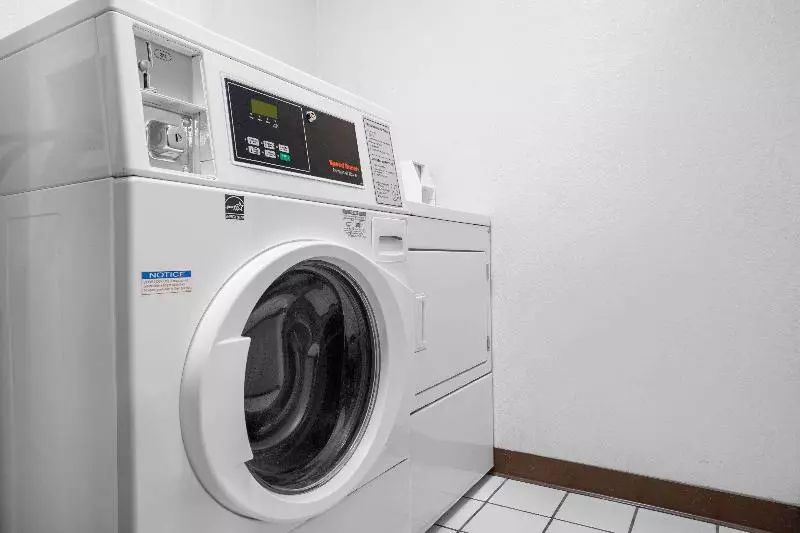 Мотель Super 8 By Wyndham Waldorf