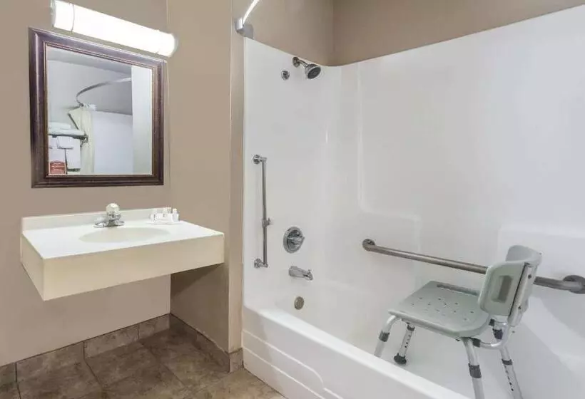 فندق على الطريق Super 8 By Wyndham Willows