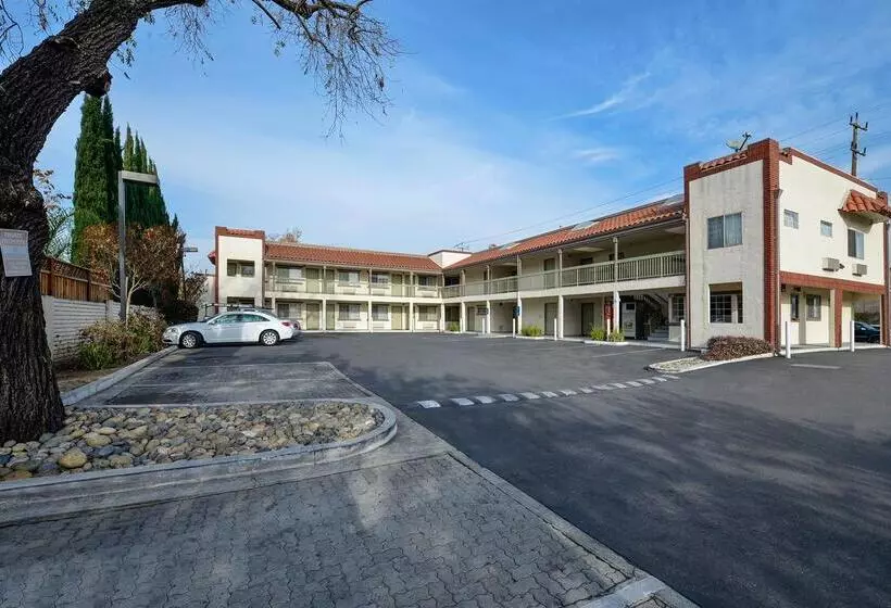 בית מלון כפרי Americas Best Value Inn San Jose Convention Center