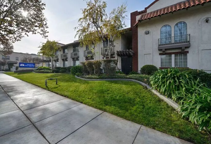 בית מלון כפרי Americas Best Value Inn San Jose Convention Center