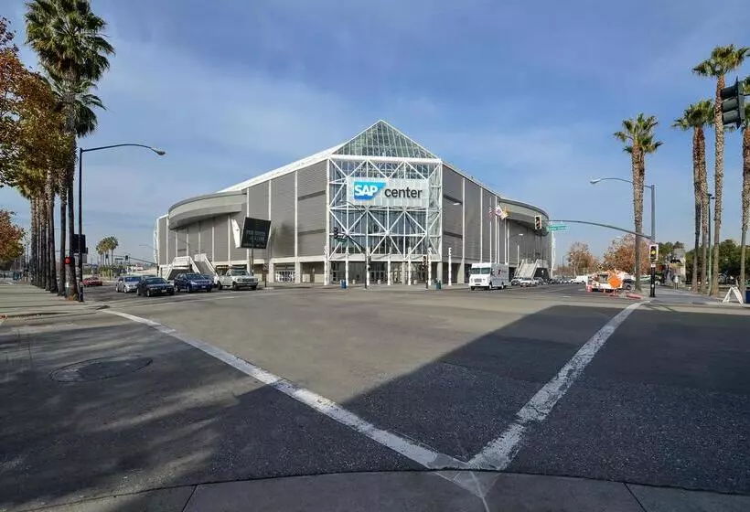 בית מלון כפרי Americas Best Value Inn San Jose Convention Center