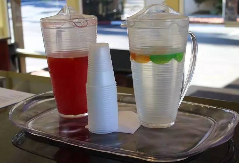 فندق Rodeway Inn