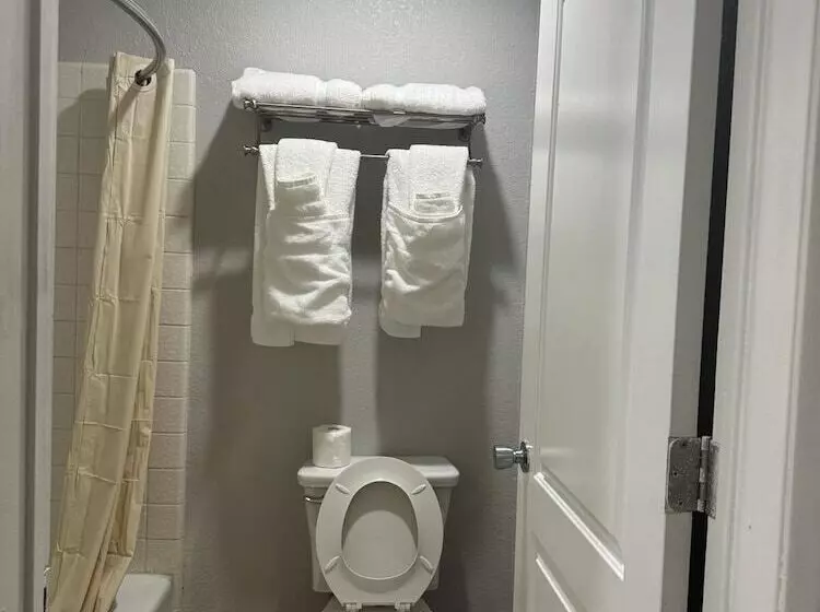 בית מלון כפרי Baymont By Wyndham Bakersfield