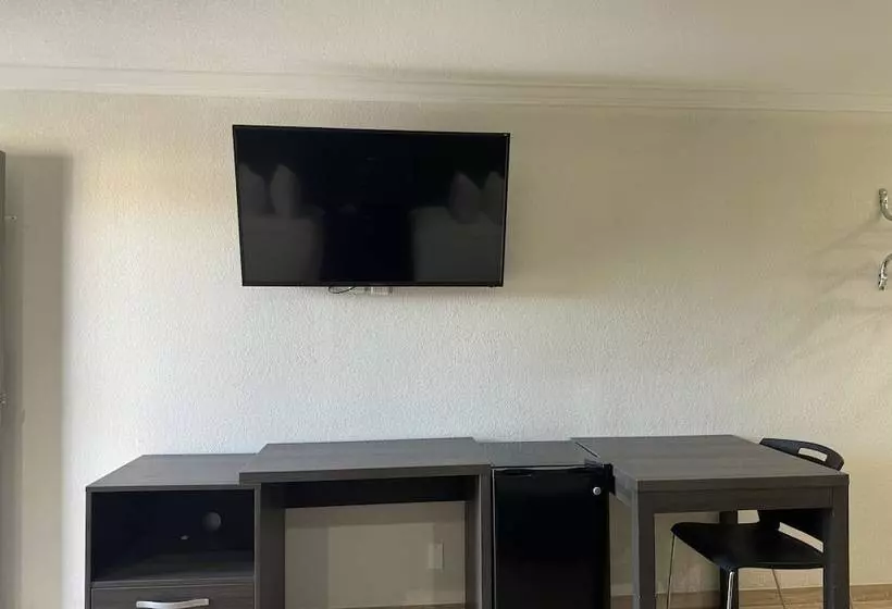 בית מלון כפרי Baymont By Wyndham Bakersfield