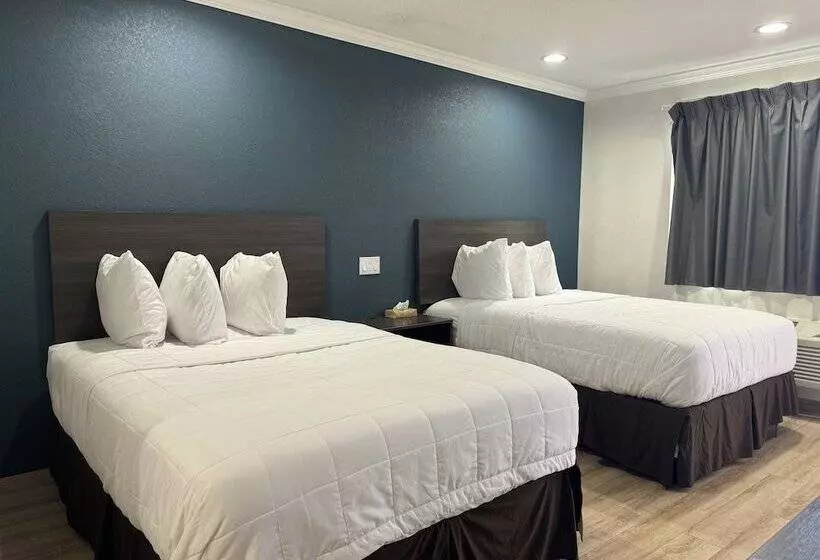 בית מלון כפרי Baymont By Wyndham Bakersfield