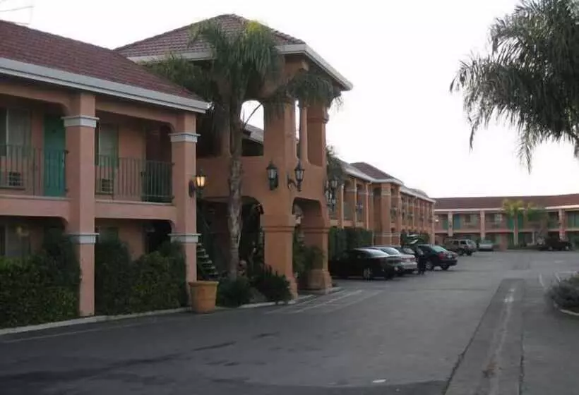 Otel Merced Inn And Suites