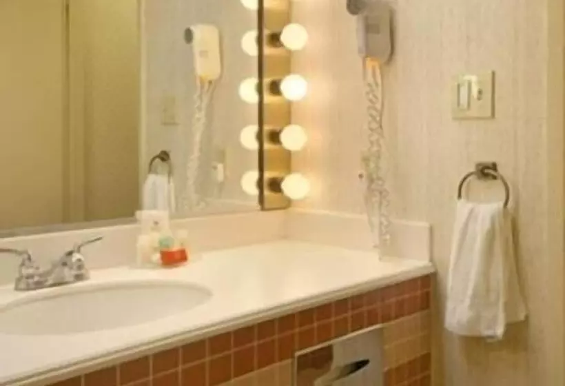 Otel Merced Inn And Suites