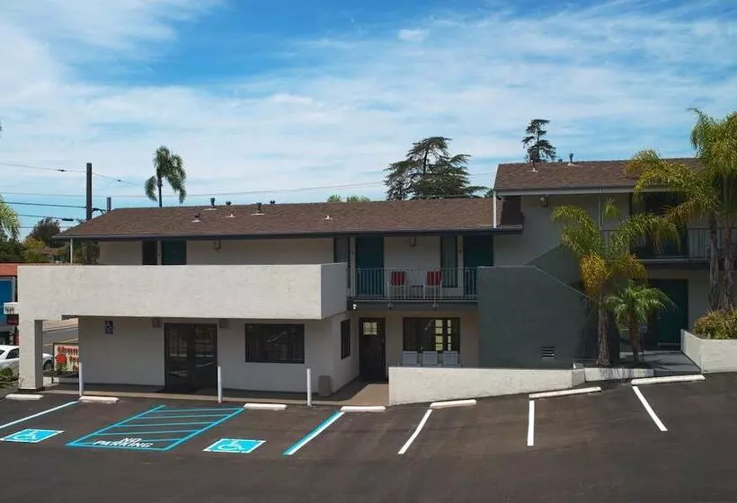 فندق Orange Tree Inn