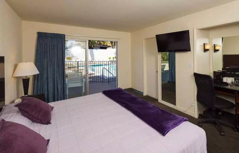 فندق Orange Tree Inn