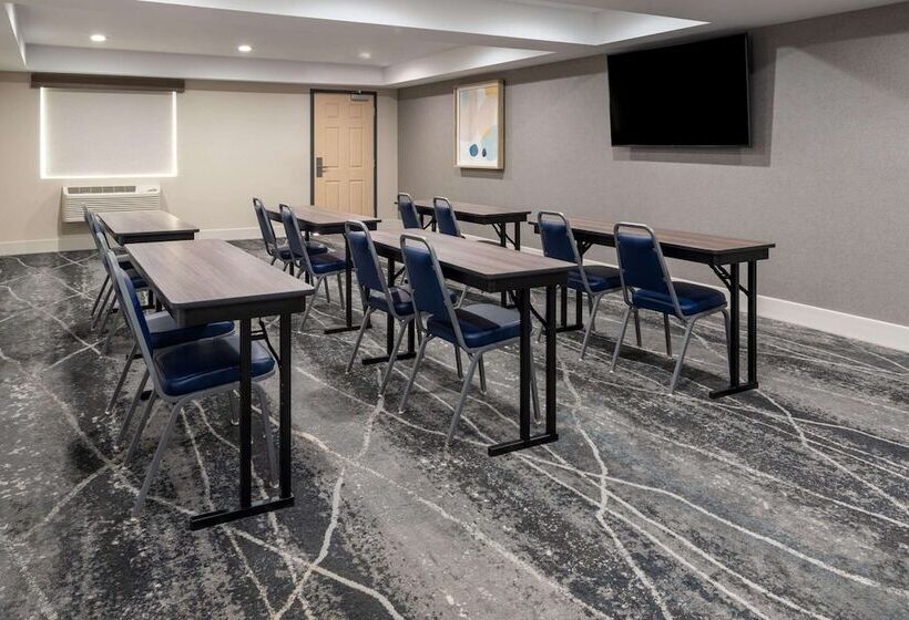 هتل Ramada By Wyndham Modesto Yosemite Area